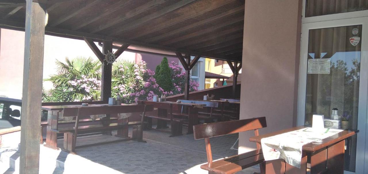 Guest Rooms Venera Primorsko Exterior photo
