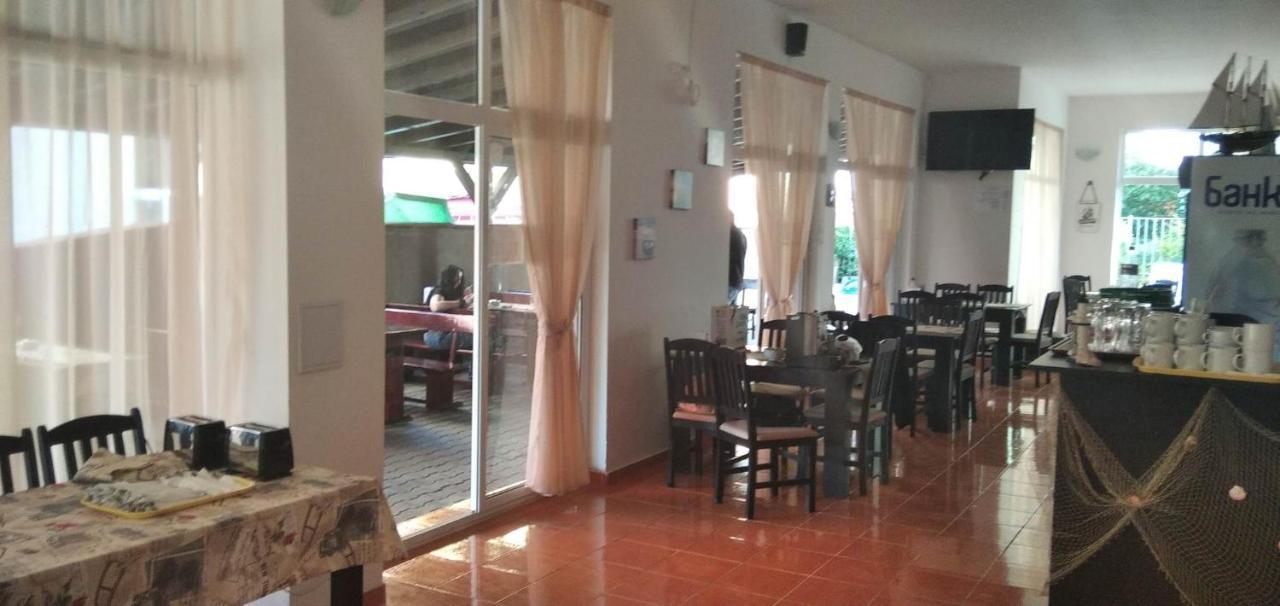 Guest Rooms Venera Primorsko Exterior photo